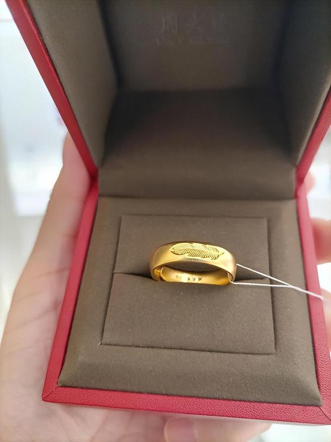 造假成本仅几十元？记者揭黄金造假套路ky开元棋牌“周大福”“老凤祥”被(图12)