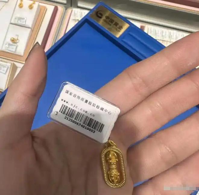 造假成本仅几十元？记者揭黄金造假套路ky开元棋牌“周大福”“老凤祥”被(图16)