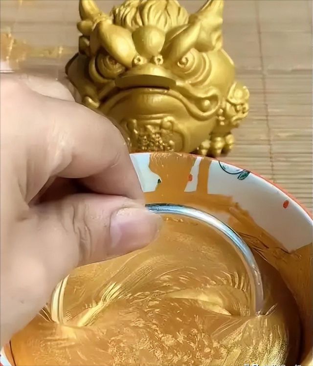、“老凤祥”被造假成本仅需几十元开元棋牌黄金骗局曝光！“周大福”(图15)