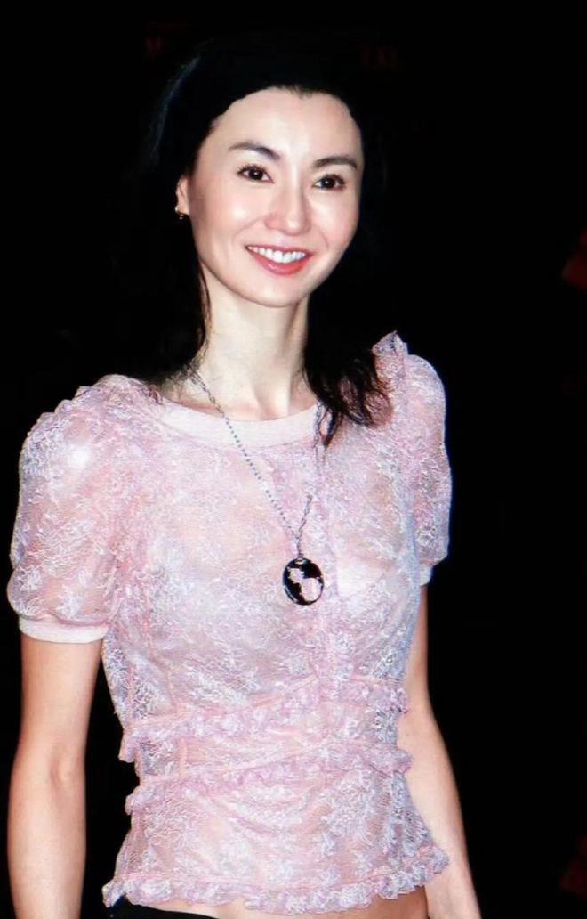 网60岁依然是大家最爱的穿衣榜样开元棋牌张曼玉的平价穿搭火遍全(图23)