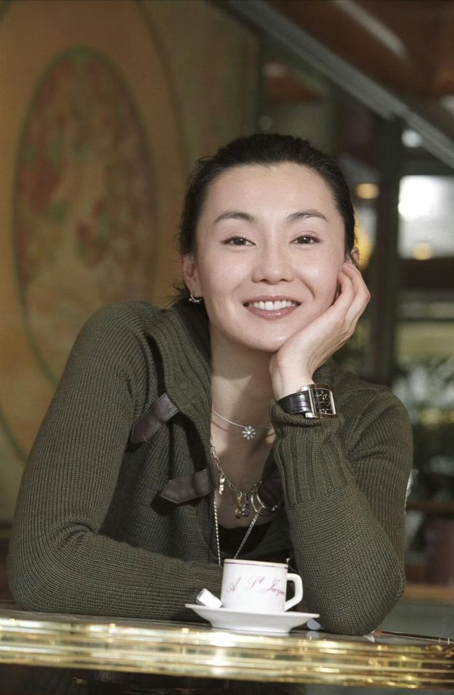 网60岁依然是大家最爱的穿衣榜样开元棋牌张曼玉的平价穿搭火遍全(图18)