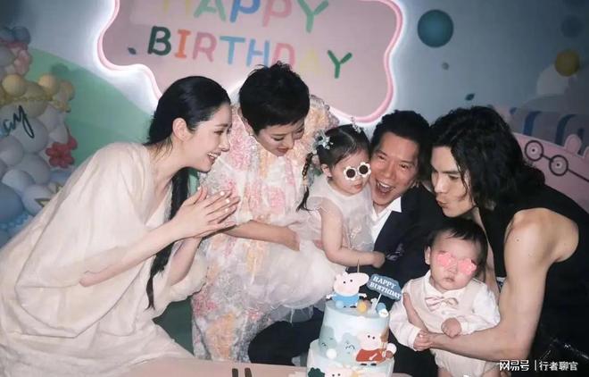 向佐带娃有时异地但豪门日子藏不住了开元棋牌郭碧婷手撕谣言:婆婆给钱(图11) 向佐带娃有时异地但豪门日子藏不住了开元棋牌郭碧婷手撕谣言:婆婆给钱(图11)